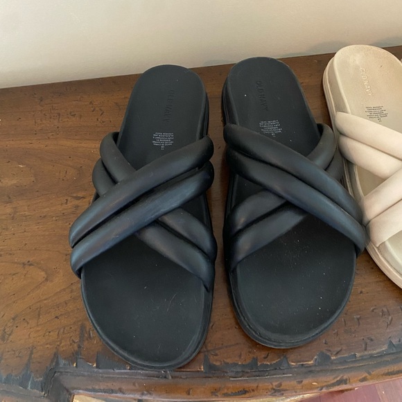 Old Navy Sandals 2 pairs - Picture 2 of 3